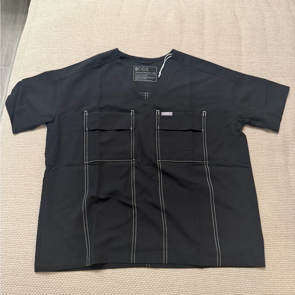 FIGS Women’s Bello Cargo Stitched Black Short-Sleeve Scrub Top NWOT